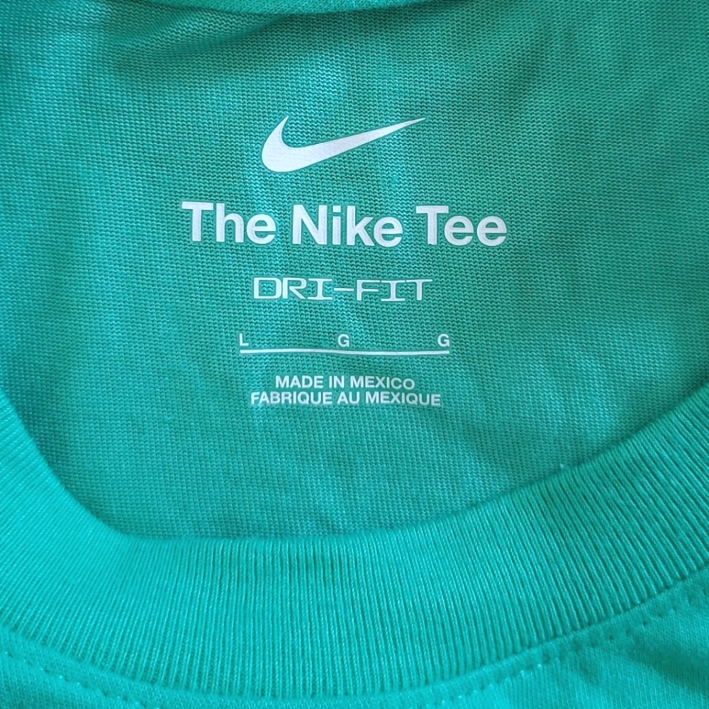 Nike👟 x LeBron James🏀 "Strive For Greatness" Lion's Head🦁 Dri-Fit Tee👕 - NWT - Picture 5 of 16